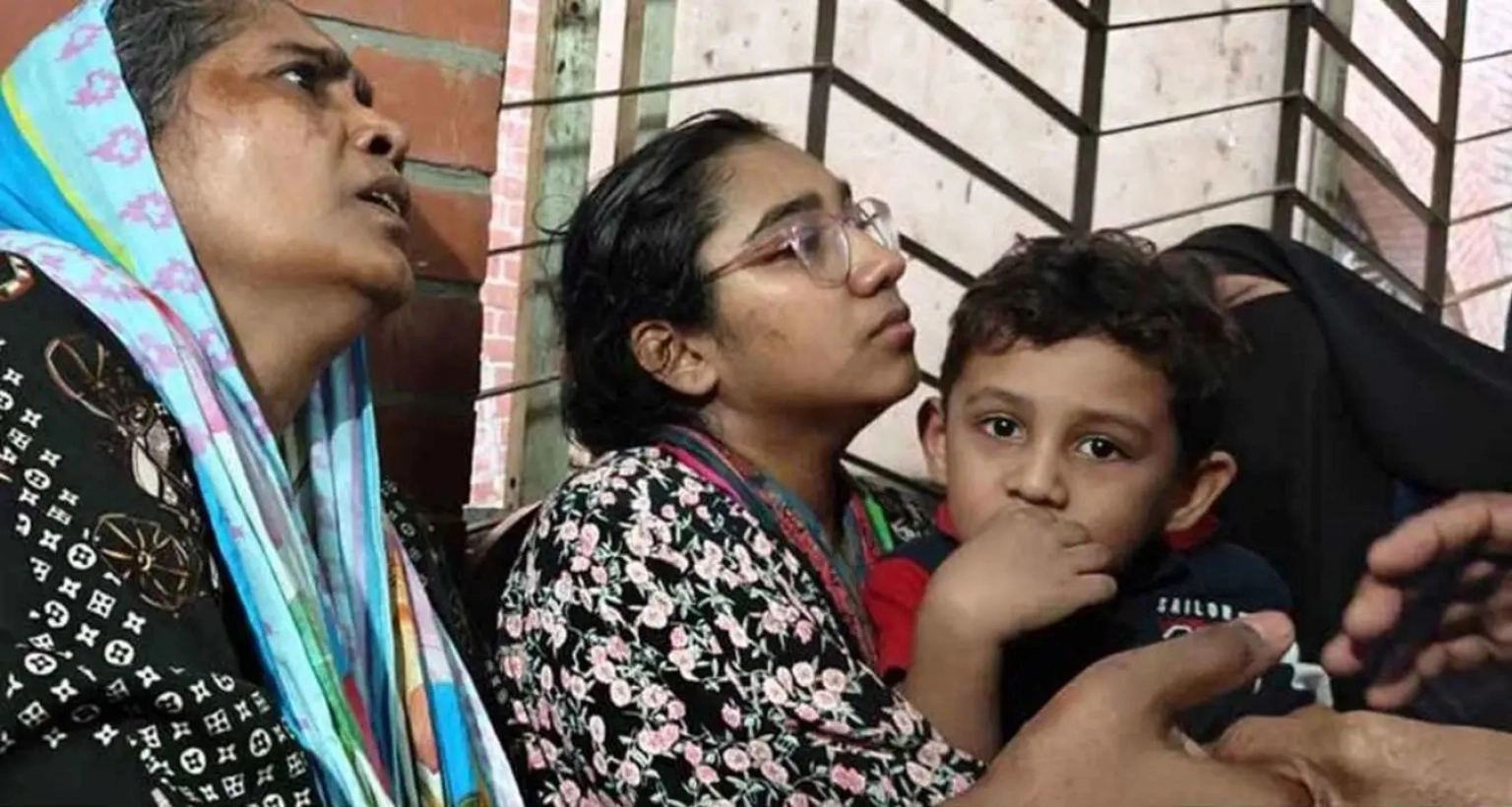 আজকে আমি বের হতে দিতে চাইনি, দরজা লাগাতেও যাইনি: কালামের স্ত্রী  আজকে আমি বের হতে দিতে চাইনি, দরজা লাগাতেও যাইনি: কালামের স্ত্রী