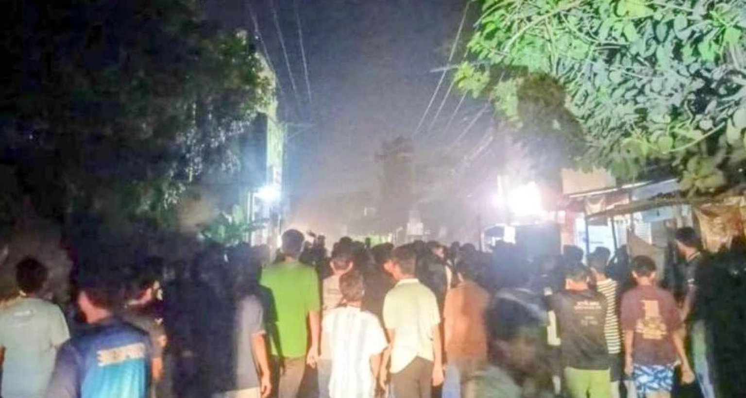মাঝরাতে দুই ইউনিভার্সিটির শিক্ষার্থীদের মধ্যে সংঘর্ষ  মাঝরাতে দুই ইউনিভার্সিটির শিক্ষার্থীদের মধ্যে সংঘর্ষ