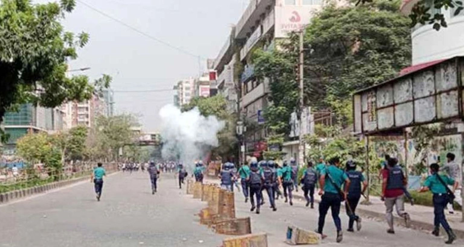রাজধানীতে পুলিশ ও শিক্ষার্থীদের মধ্যে সংঘর্ষ  রাজধানীতে পুলিশ ও শিক্ষার্থীদের মধ্যে সংঘর্ষ