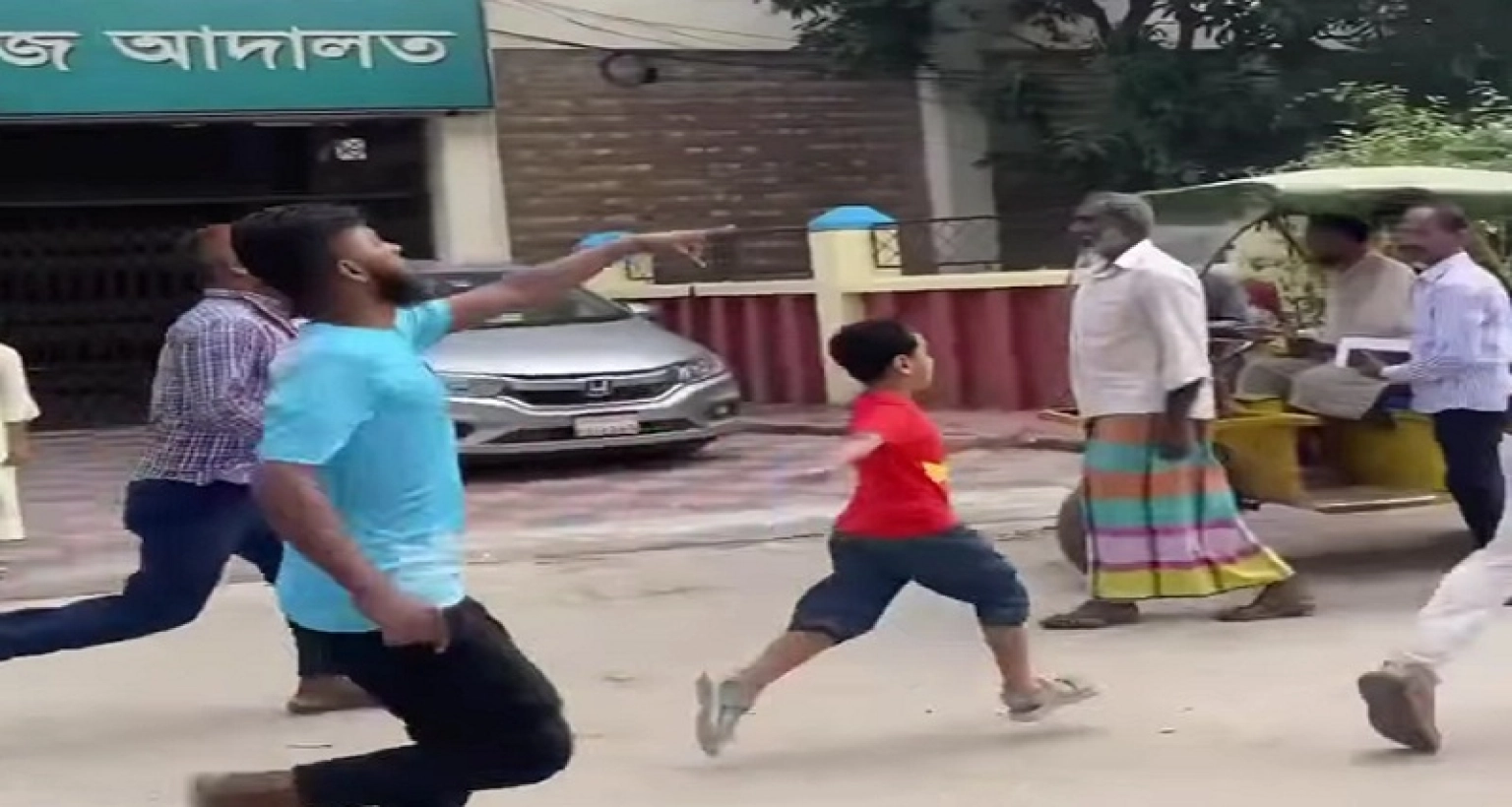 ‘আব্বু-আব্বু’—বাবাকে-বাঁচাতে-ছুটে-চলা-শিশুর-আর্তনাদ-কাঁপালো-নারায়ণগঞ্জ-আদালতপাড়া