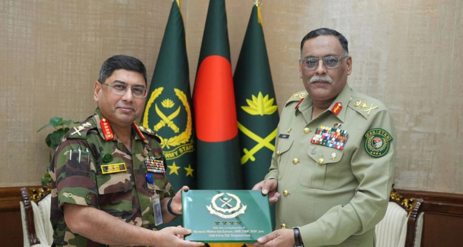 সেনাপ্রধানের সঙ্গে সাক্ষাৎ করলেন পাকিস্তানের যৌথ বাহিনীর চেয়ারম্যান   সেনাপ্রধানের সঙ্গে সাক্ষাৎ করলেন পাকিস্তানের যৌথ বাহিনীর চেয়ারম্যান