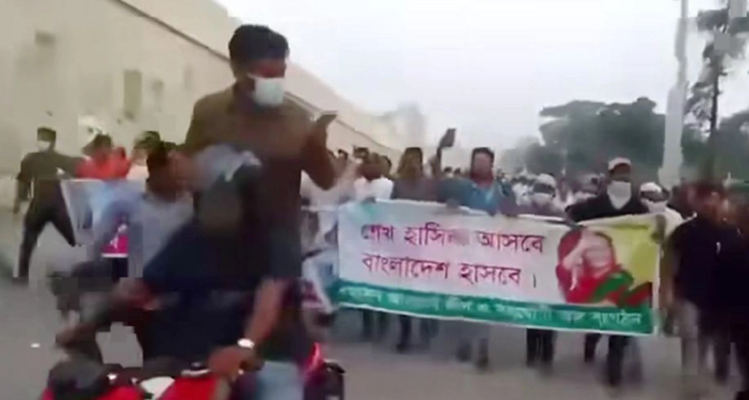 '৩ হাজারের বেশি গ্রেপ্তার আ. লীগের ঝটিকা মিছিল থেকে'  '৩ হাজারের বেশি গ্রেপ্তার আ. লীগের ঝটিকা মিছিল থেকে'