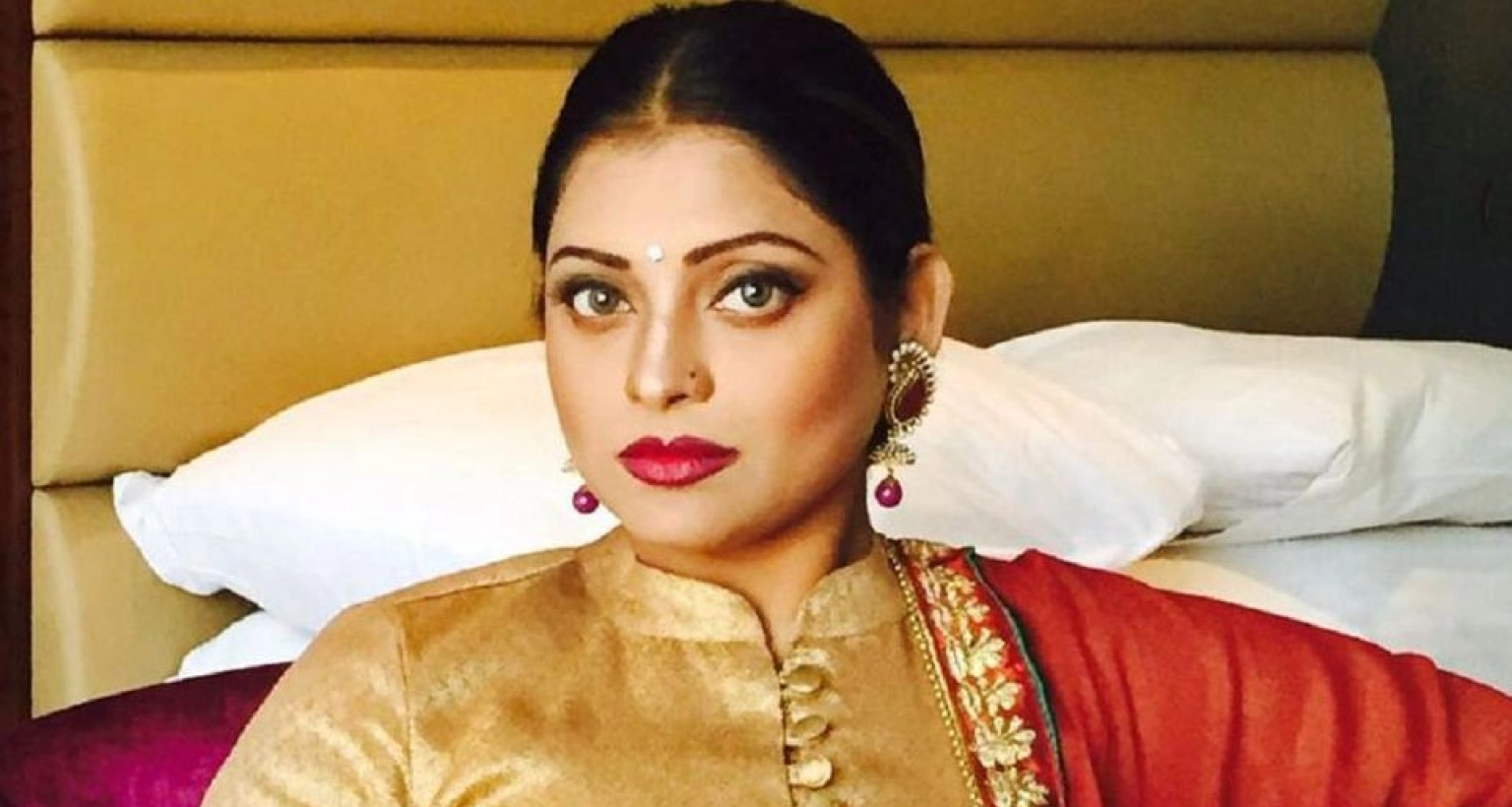 গয়না চুরির অপরাধে জনপ্রিয় অভিনেত্রী গ্রেফতার  গয়না চুরির অপরাধে জনপ্রিয় অভিনেত্রী গ্রেফতার