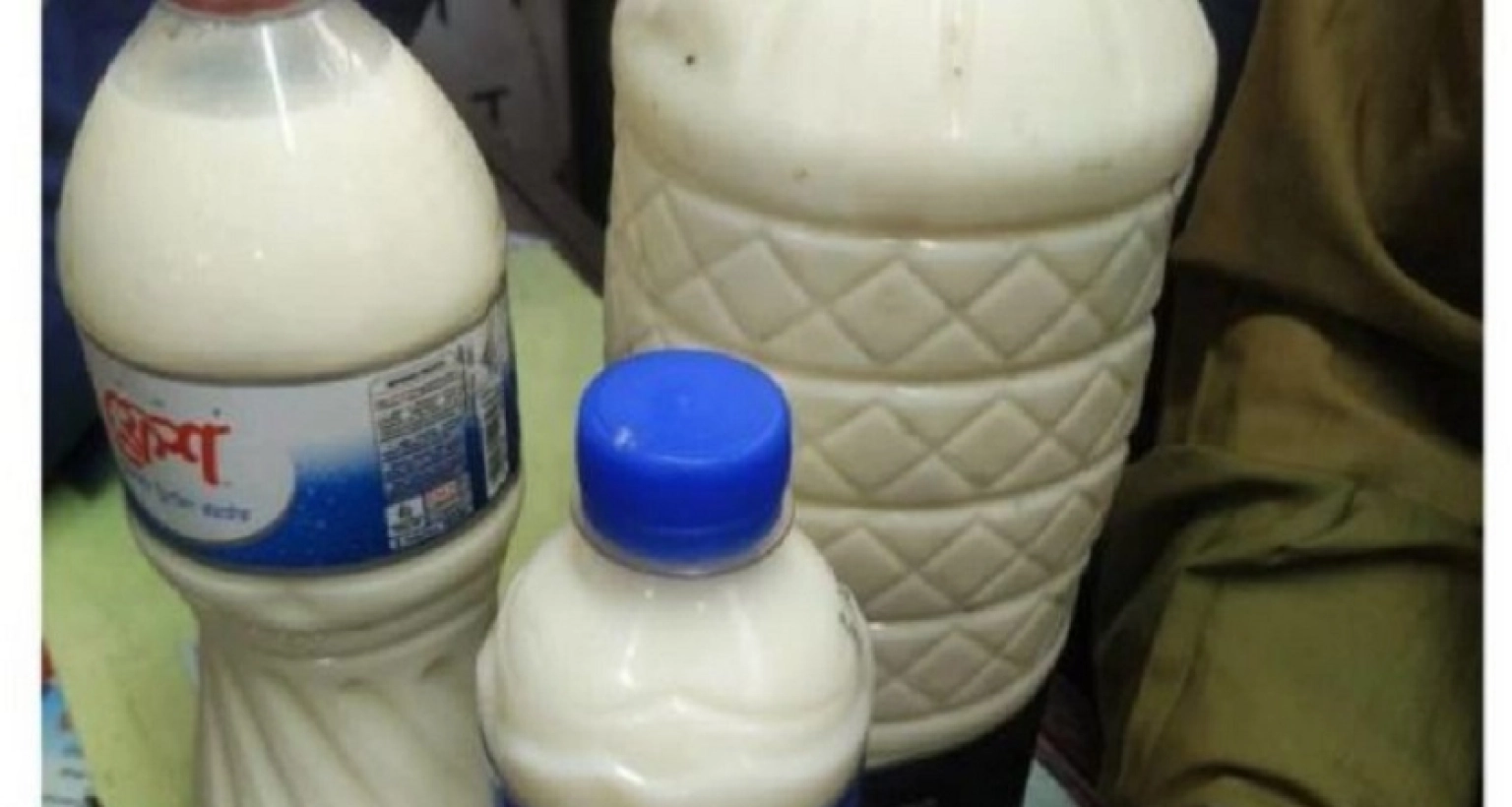 অবিশ্বাস্য, ১৩ হাজার টাকায় বিক্রি হলো এক লিটার দুধ!  অবিশ্বাস্য, ১৩ হাজার টাকায় বিক্রি হলো এক লিটার দুধ!