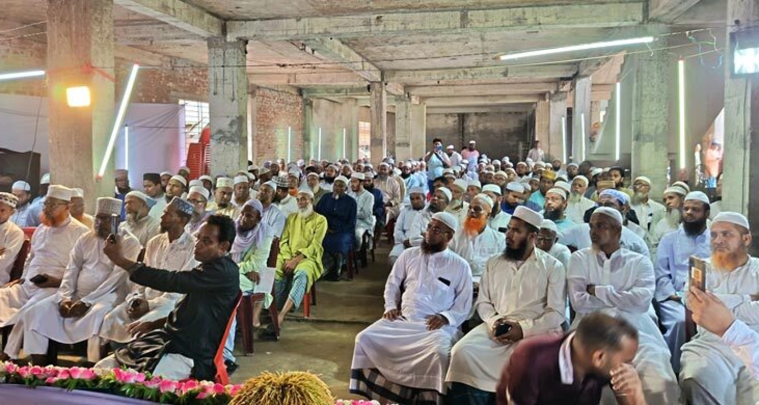 ৫০০ মসজিদের ইমামকে উপহার দিলেন তারেক রহমান