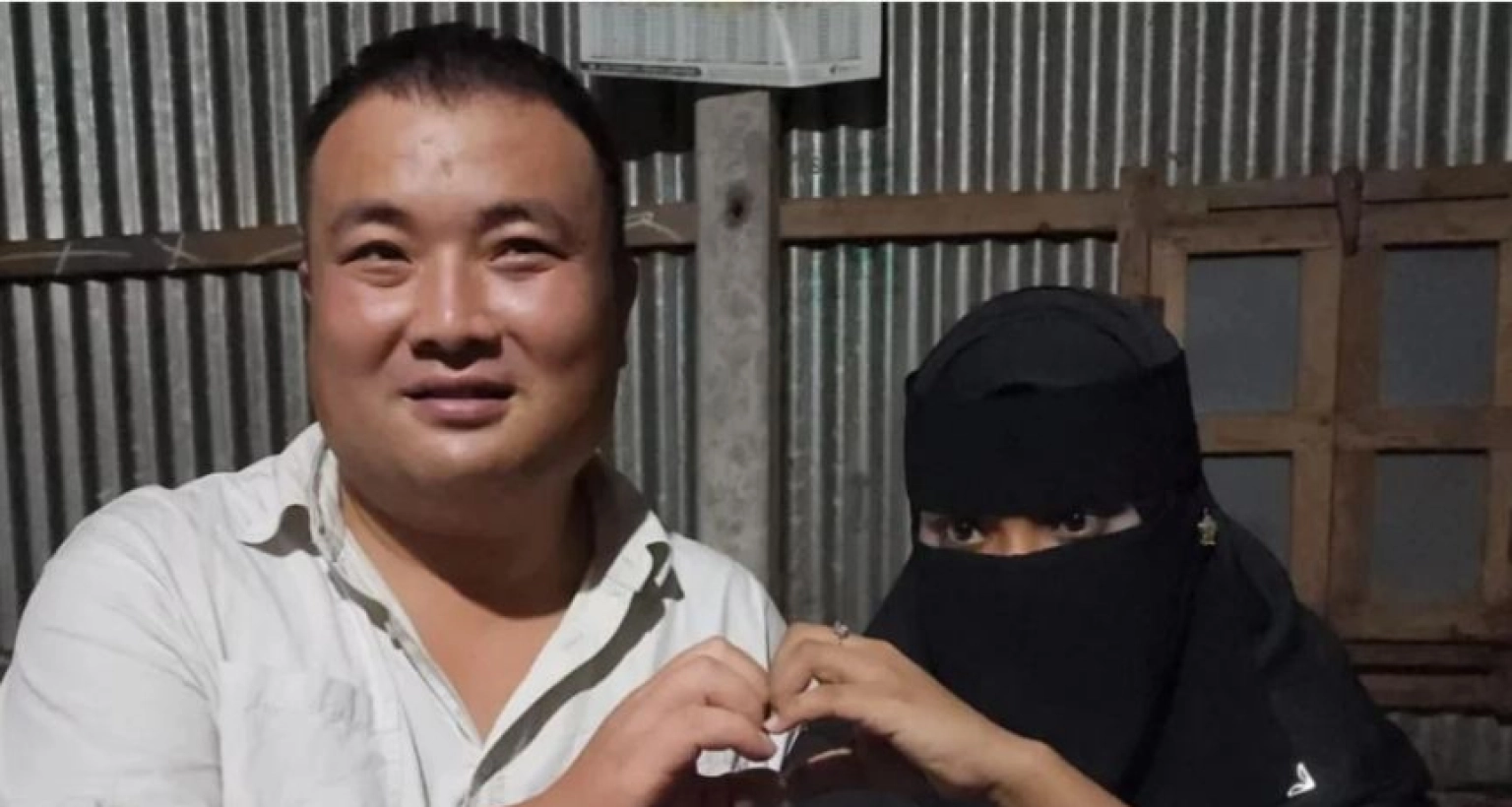 এক অদ্ভুত প্রেম কাহিনী আজ সবাইকে চমকে দিয়েছে