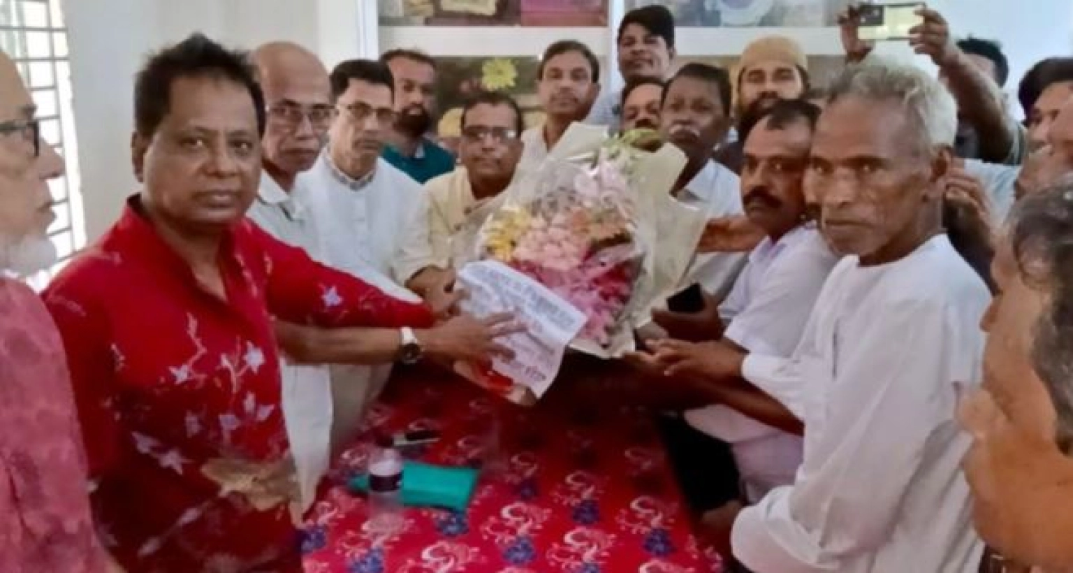 আওয়ামী লীগের শতাধিক নেতাকর্মীর বিএনপিতে যোগদান