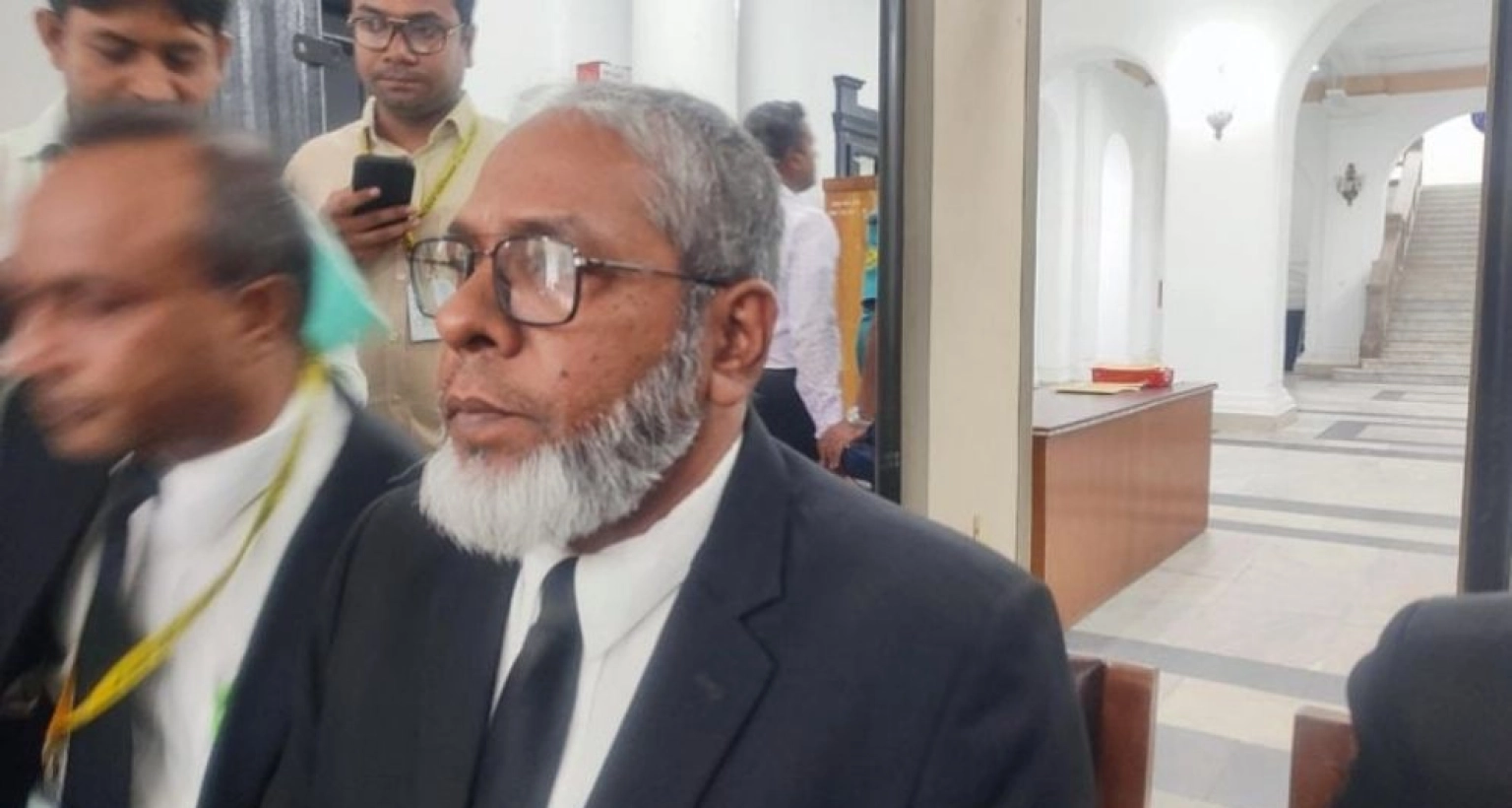 ‘আপনি বেশি কথা বলেন, এমন কথা বলেন যা আদালতের জন্য বিব্রতকর’