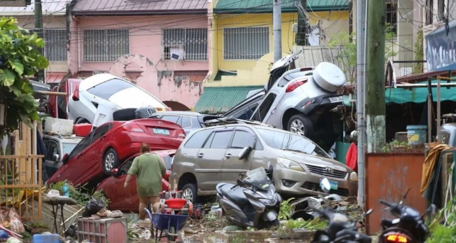 ২৬ জনের মৃত্যু, লাখ লাখ মানুষকে নিরাপদ স্থানে সরিয়ে নেওয়া হয়েছে