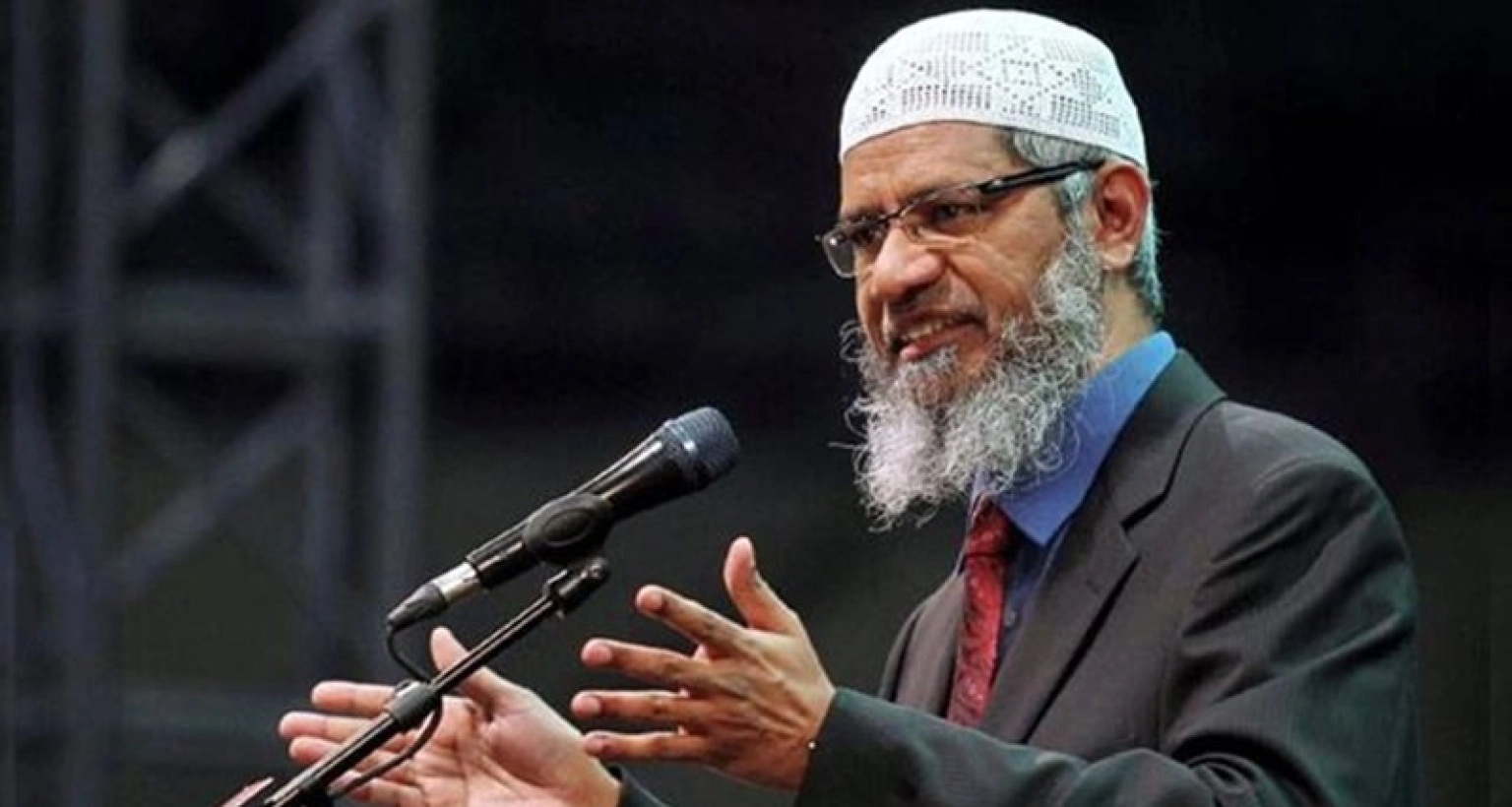 ঢাকায় আসছেন না ড. জাকির নায়েক