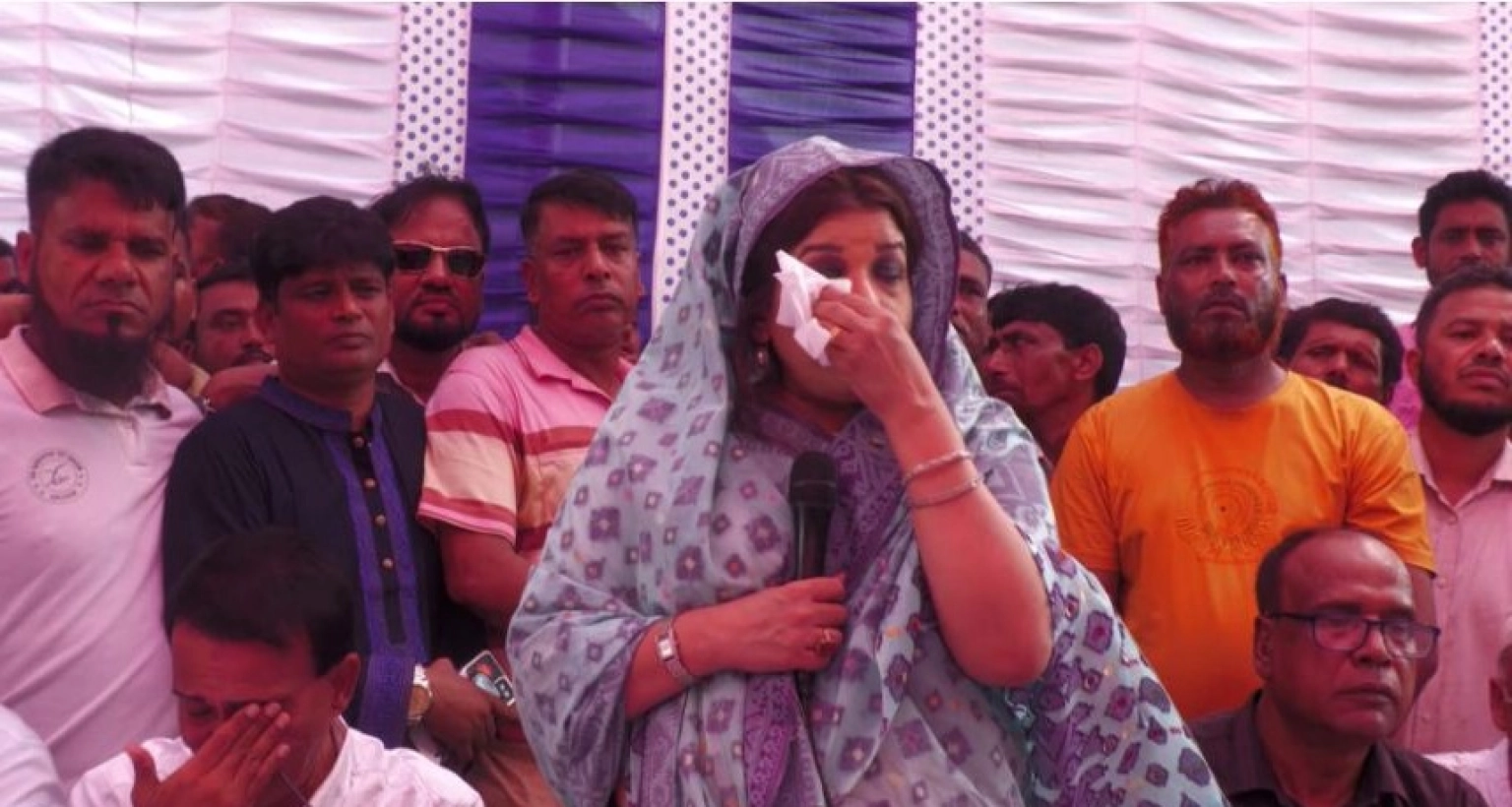 কান্নায় ভেঙে পড়লেন শামা ওবায়েদ