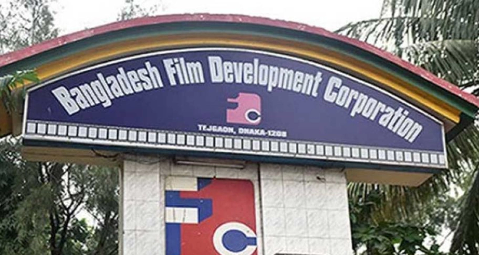 অভাবে গাছের পাতা খেয়েও দিন কাটিয়েছেন যে জনপ্রিয় নায়িকা