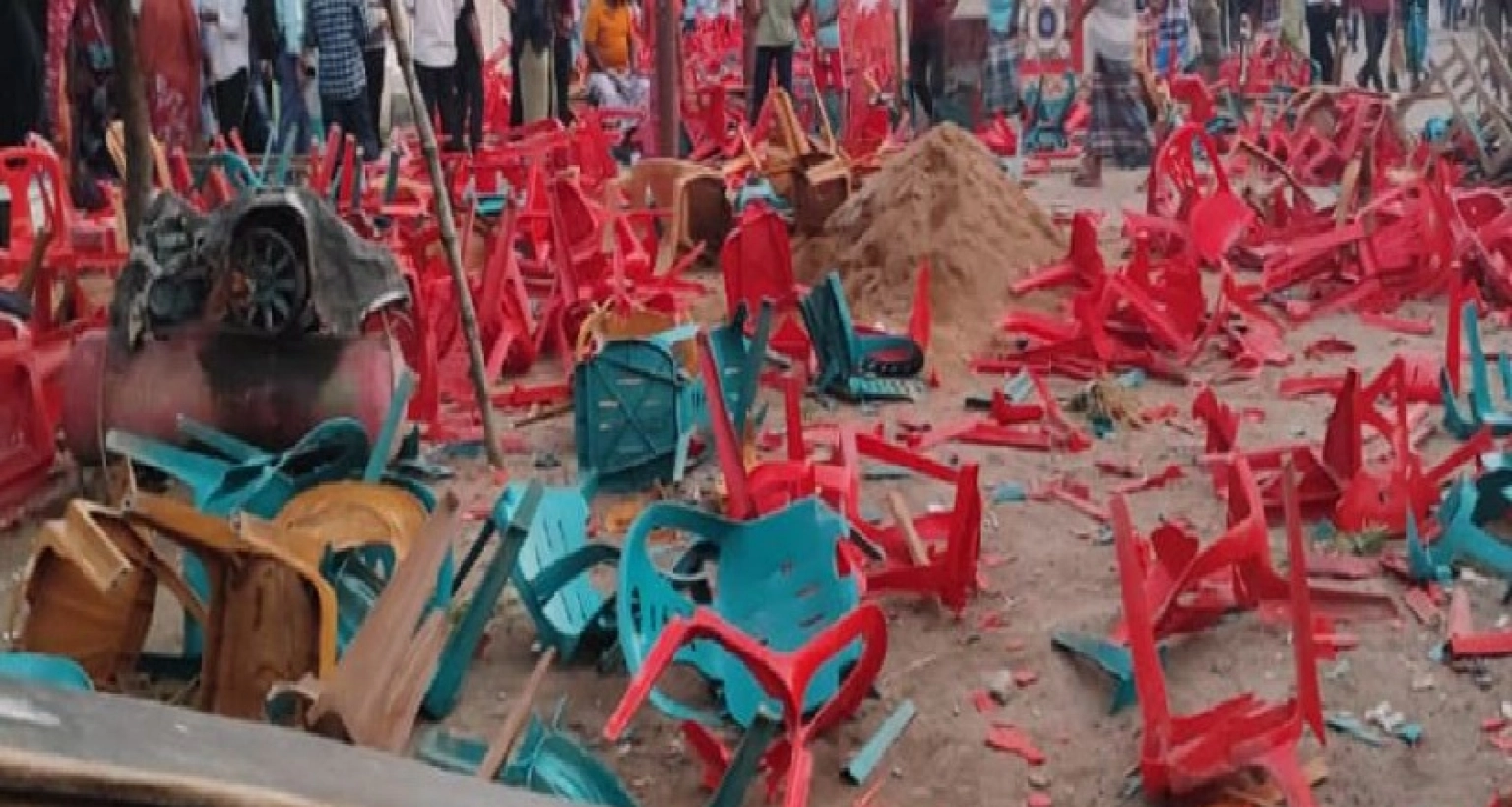 বিএনপির দুই গ্রুপের মধ্যে ভয়াবহ সংঘর্ষ চলছে, আহত অনেক