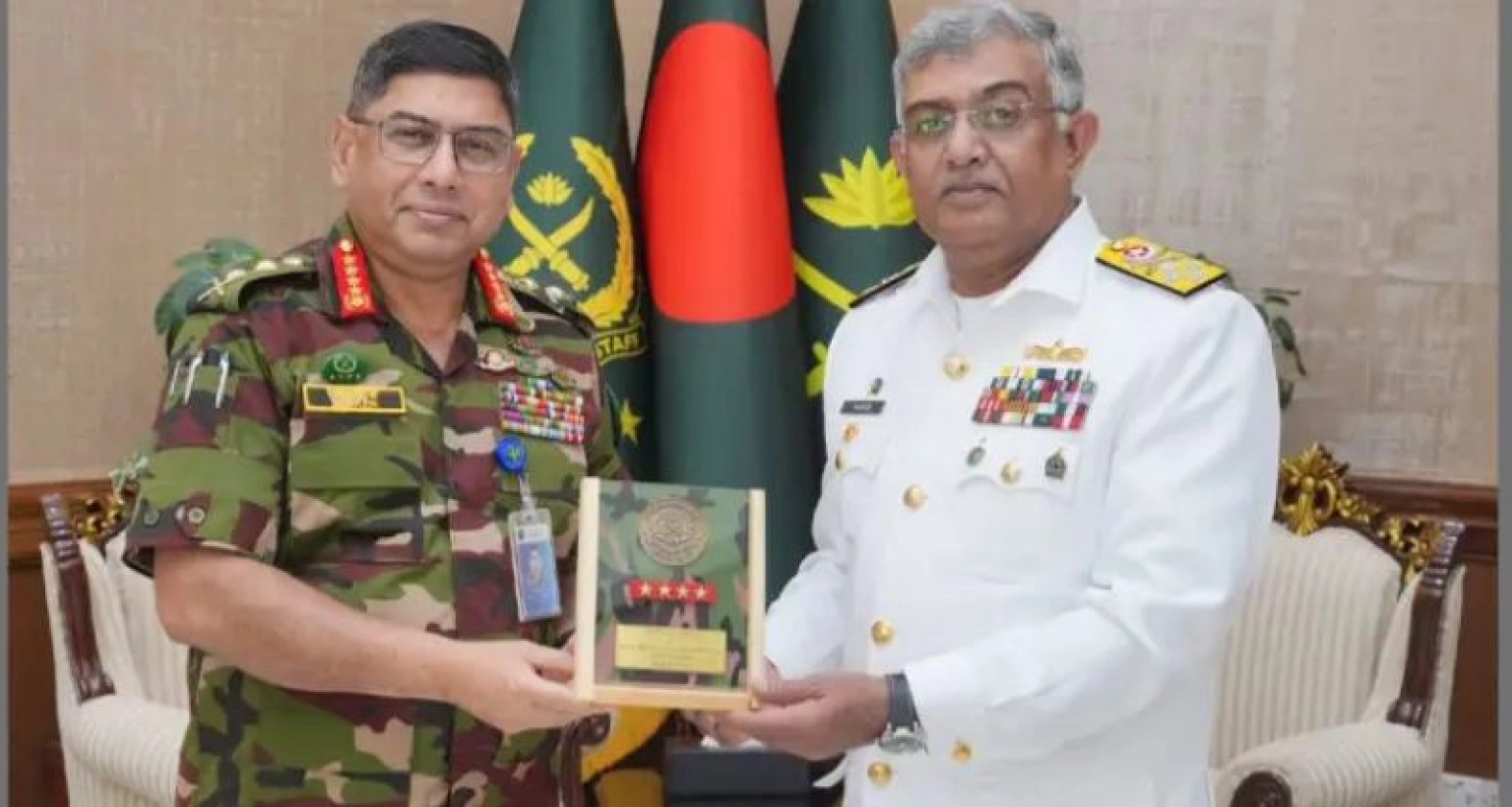 সেনাপ্রধান ওয়াকার-উজ-জামানের সঙ্গে সাক্ষাৎ করেছেন পাকিস্তান নৌবাহিনী প্রধান
