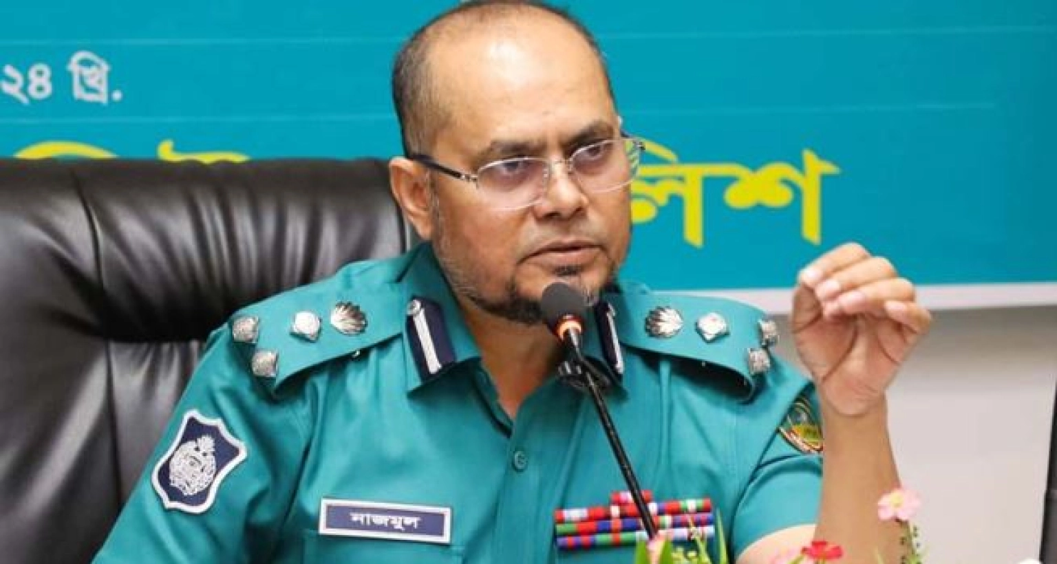 রাস্তা বন্ধ করে যাতায়াত, গাজীপুরের সেই পুলিশ কমিশনার বরখাস্ত