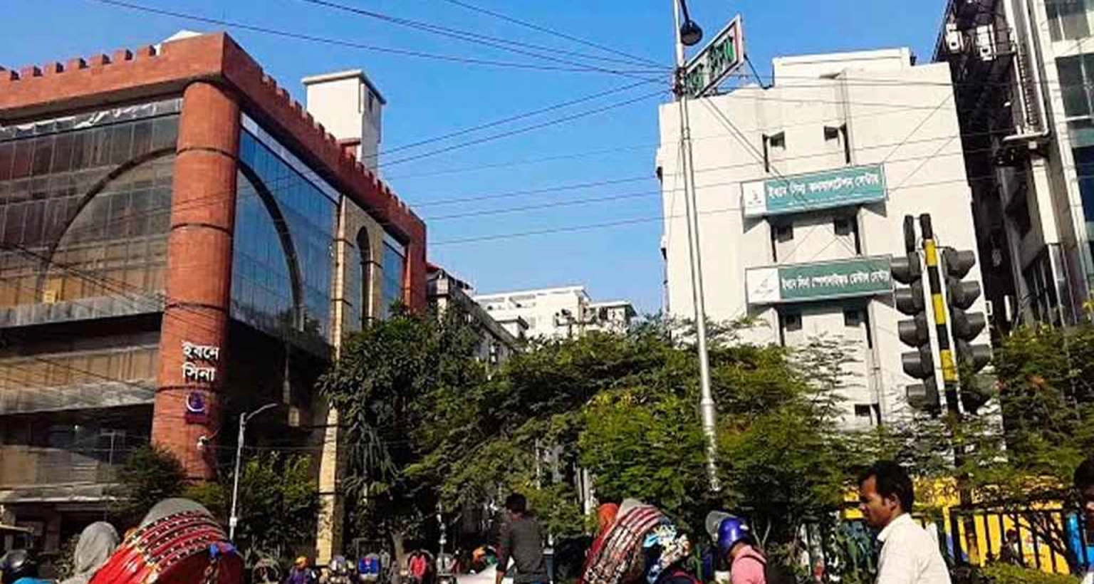 ধানমন্ডিতে ইবনে সিনাসহ দুই স্থাপনার সামনে ককটেল বিস্ফোরণ