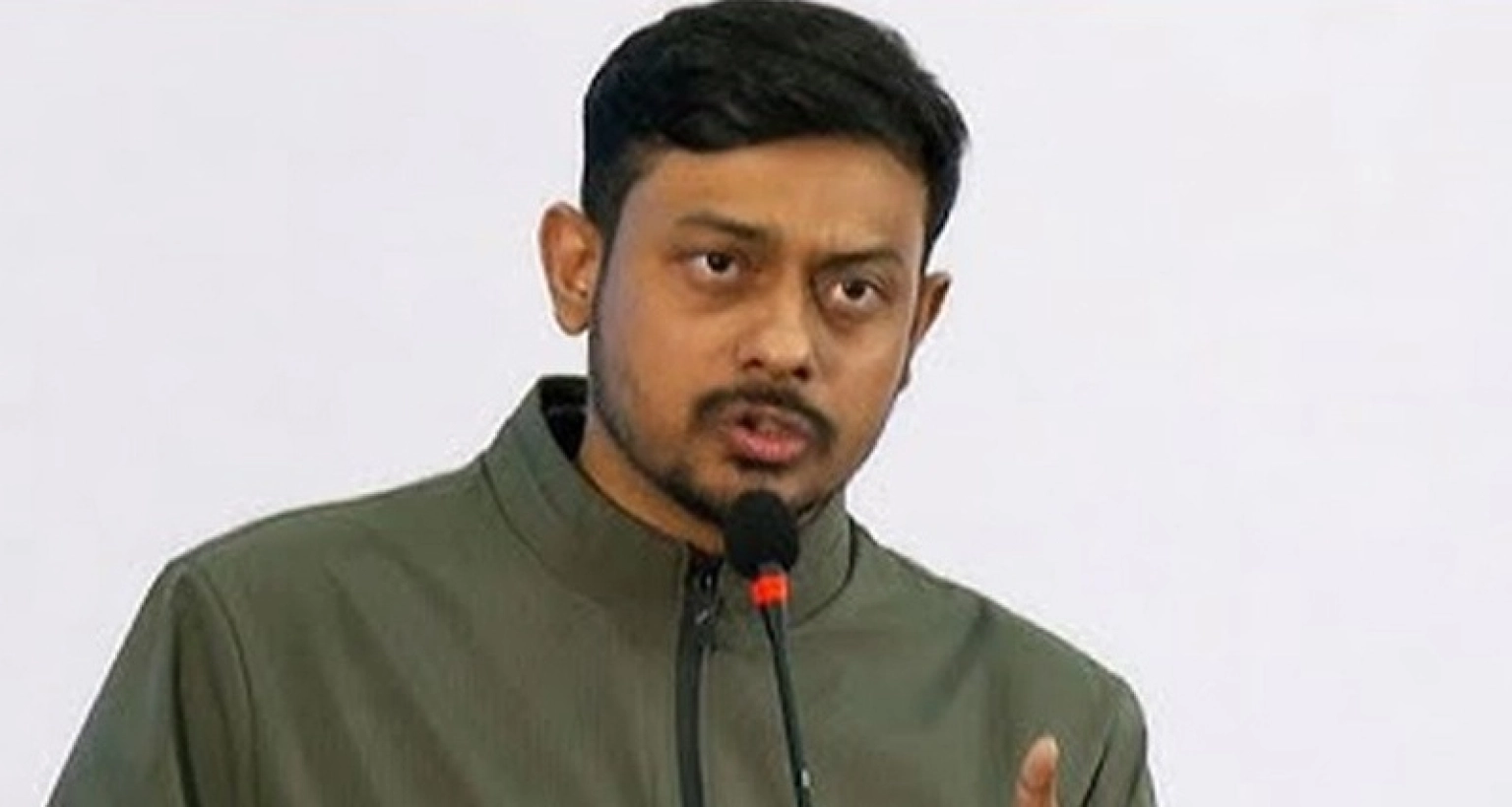 ‘বন্ধু, তোমার স্বপ্ন আর পতাকা একটা সিটের বিনিময়ে বিক্রি করে দিও না’