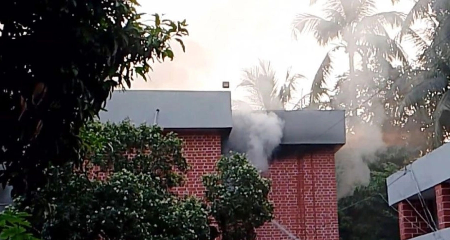 মেহেরপুরে পুলিশ সুপারের বাসভবনে আগুন