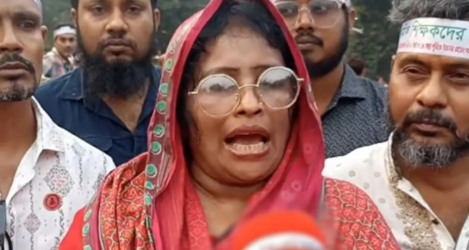 এবার যা জানা গেল ‘দেশি মুরগি খেতে না পারা’ আলোচিত সেই শিক্ষিকা সম্পর্কে!