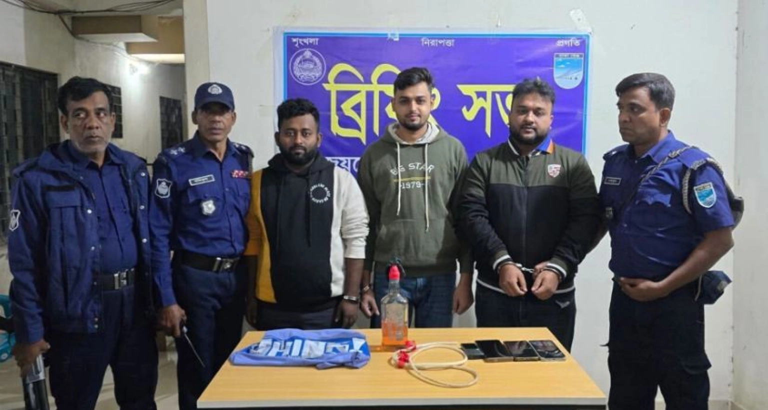 পেট্রল বোমাসহ আটক ছাত্রলীগ ও স্বেচ্ছাসেবক লীগের ৩ নেতা 