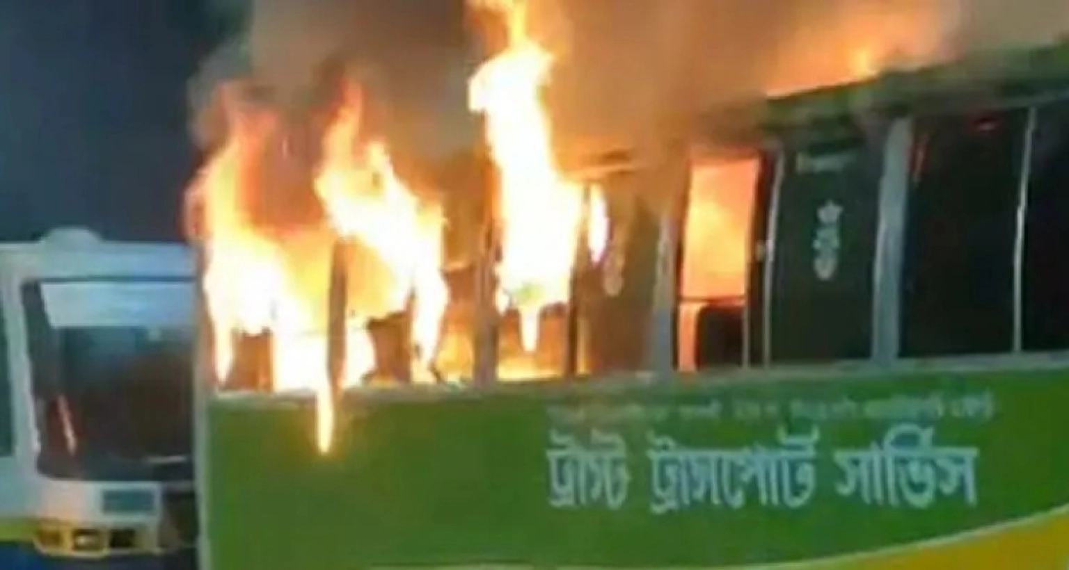 মধ্যরাতে পল্লবীতে বাসে আগুন