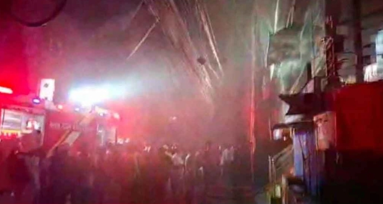 কক্সবাজারে বহুতল মার্কেটে ভয়াবহ আগুন