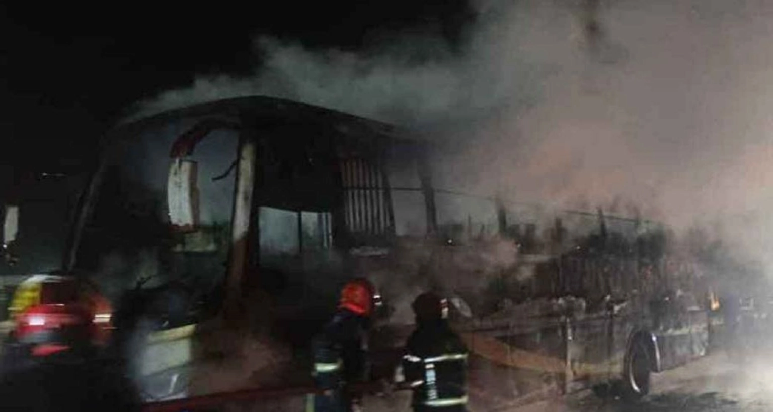 পাবনাগামী চলন্ত যাত্রীবাহী বাসে আগুন