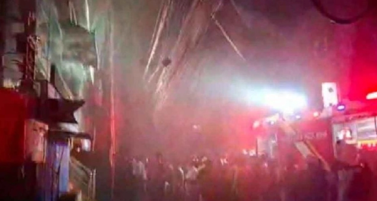 বহুতল মার্কেটে আগুন