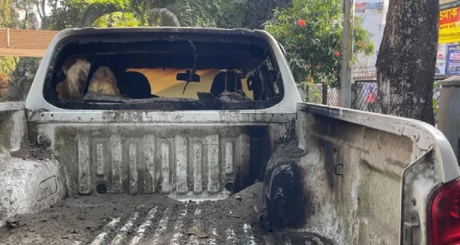 গ্রামীণ ব্যাংকে পেট্রল বোমা নিক্ষেপ