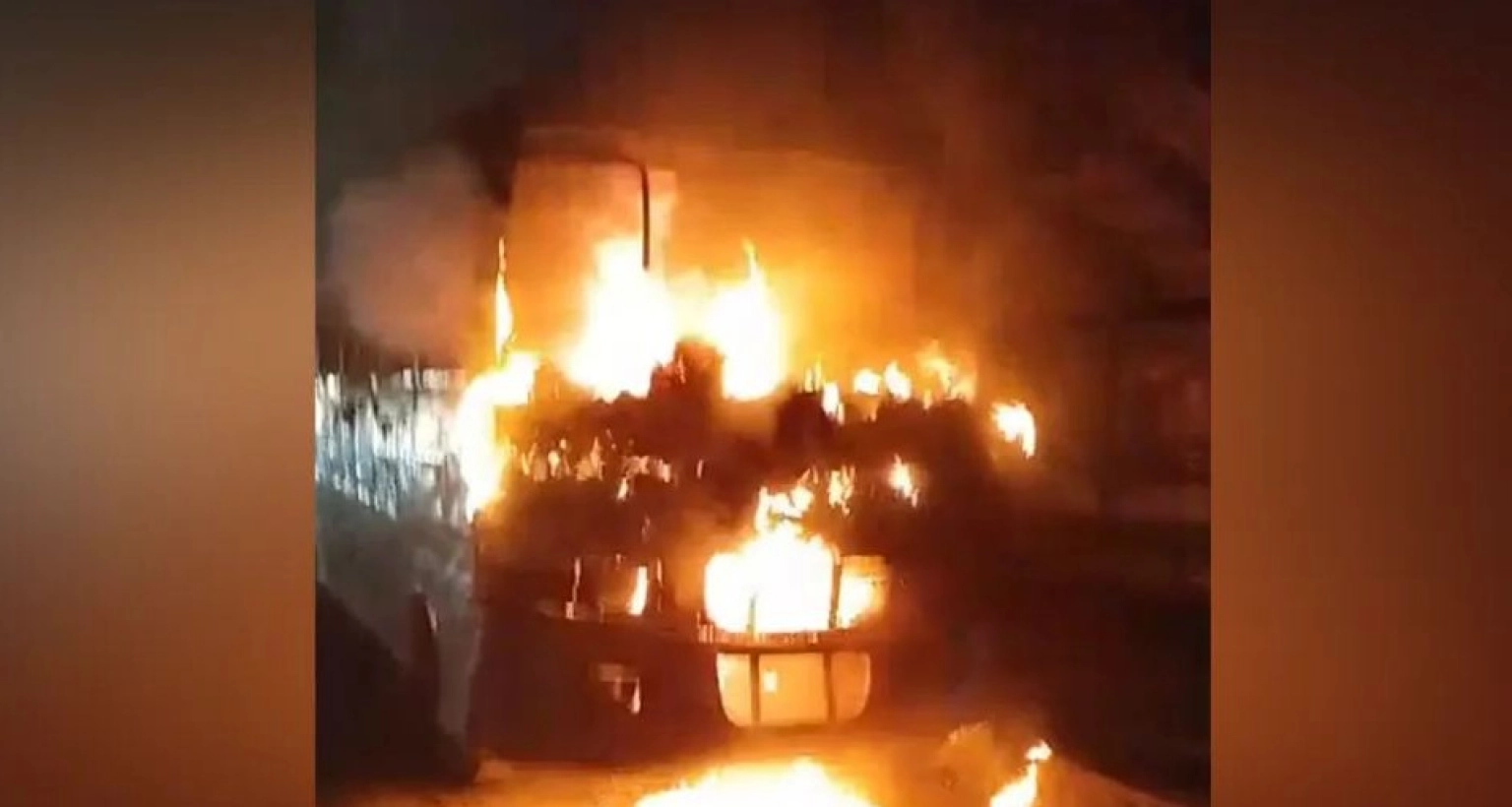 এবার স্কুলবাসে আগুন!