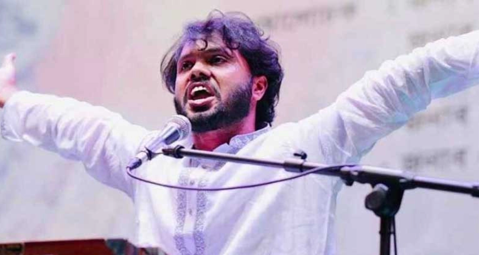 ওসমান হাদির নির্বাচনি প্রচারণায় ময়লা পানি নিক্ষেপ