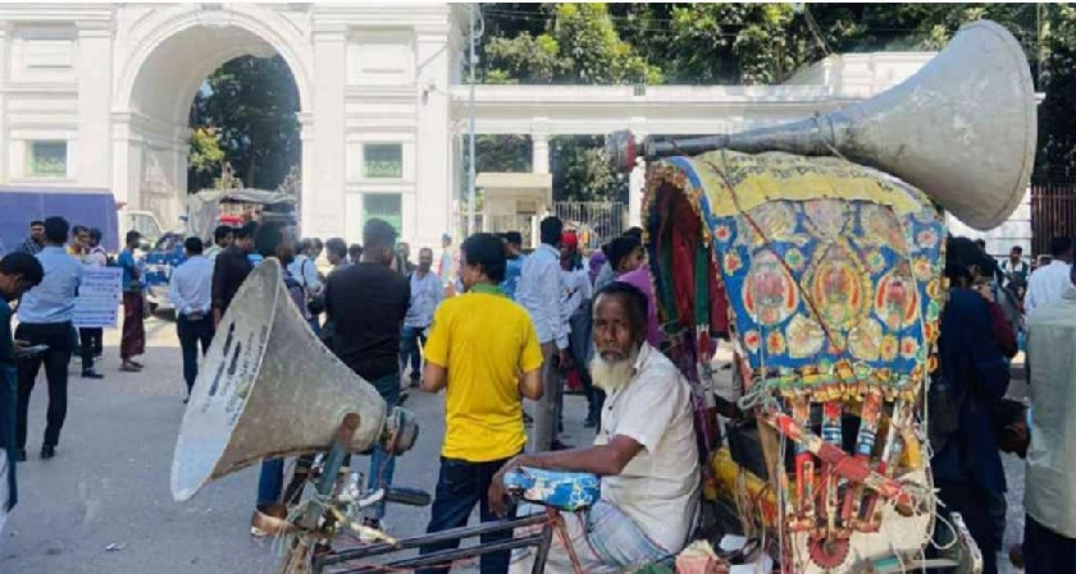 একটি হারানো বিজ্ঞপ্তি, শেখ হাসিনা গত ৫ আগস্ট সপরিবারে হারিয়ে গেছেন!