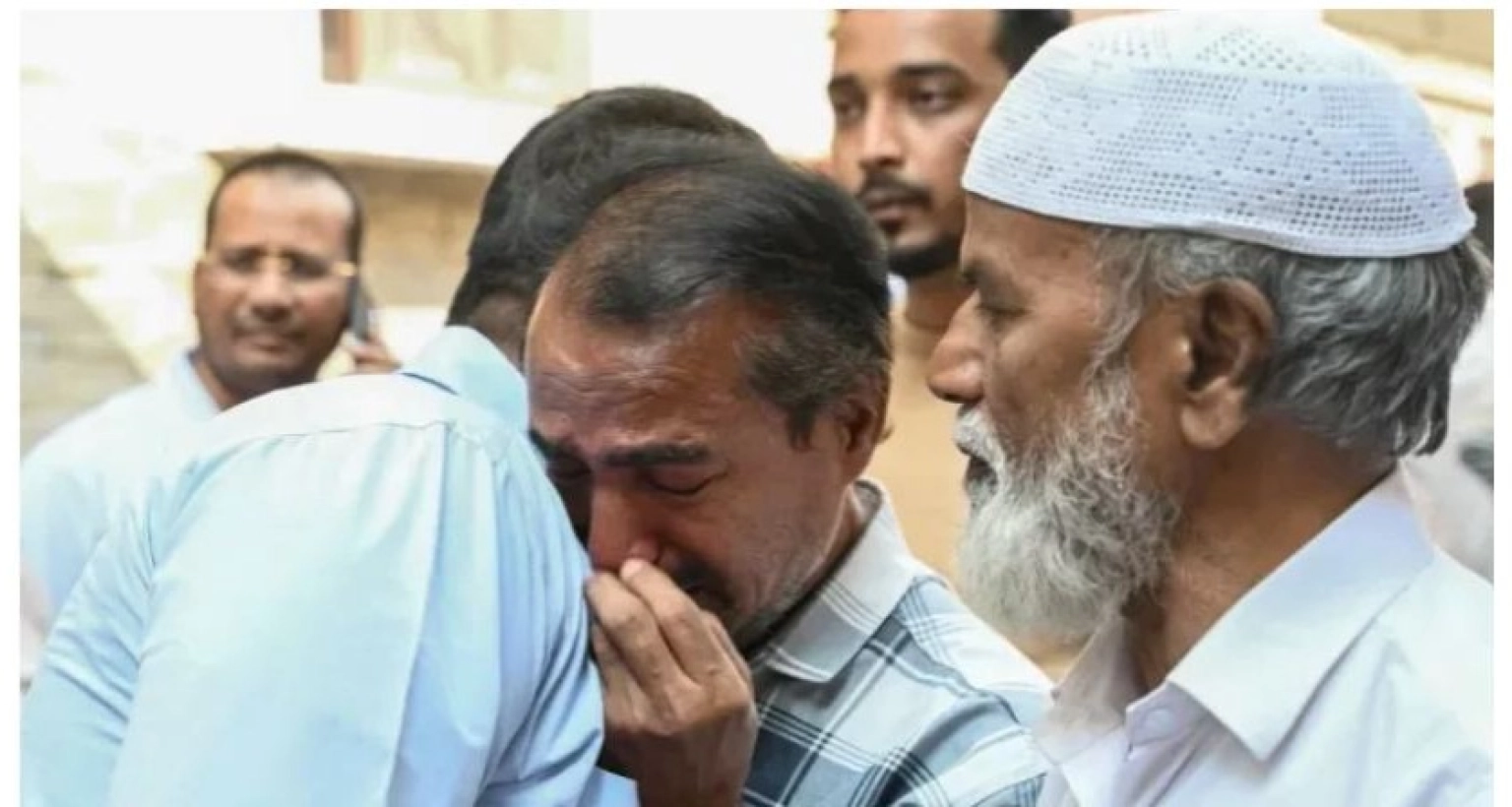 সৌদি আরবে বাস দূর্ঘটনায় একই পরিবারের ১৮ ওমরাহ হজযাত্রীর মৃত্যু