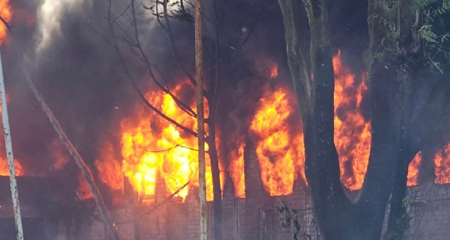 কয়েল কারখানায় ভয়াবহ আগুন