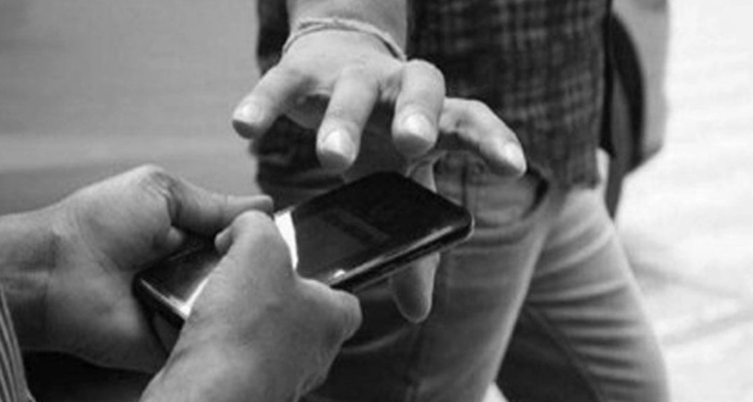 ছিনতাইকারীদের কবলে বিচারক, খোয়ালেন মোবাইল-চশমা