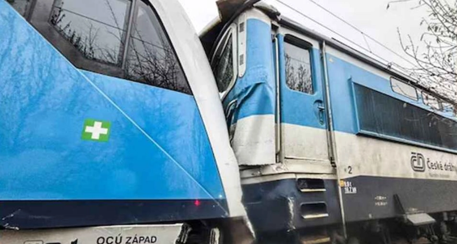 দুই-ট্রেনের-ভয়াবহ-সংঘর্ষ-উদ্ধারে-উড়ে-এলো-হেলিকপ্টার