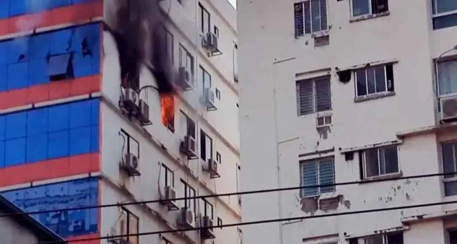 রাজধানীতে বহুতল ভবনে আগুন 