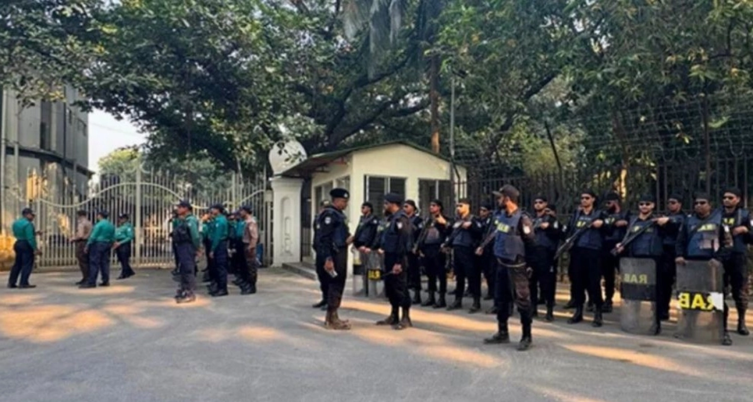  আজ ট্রাইব্যুনালে আনা হচ্ছে ১৩ সেনা কর্মকর্তাকে