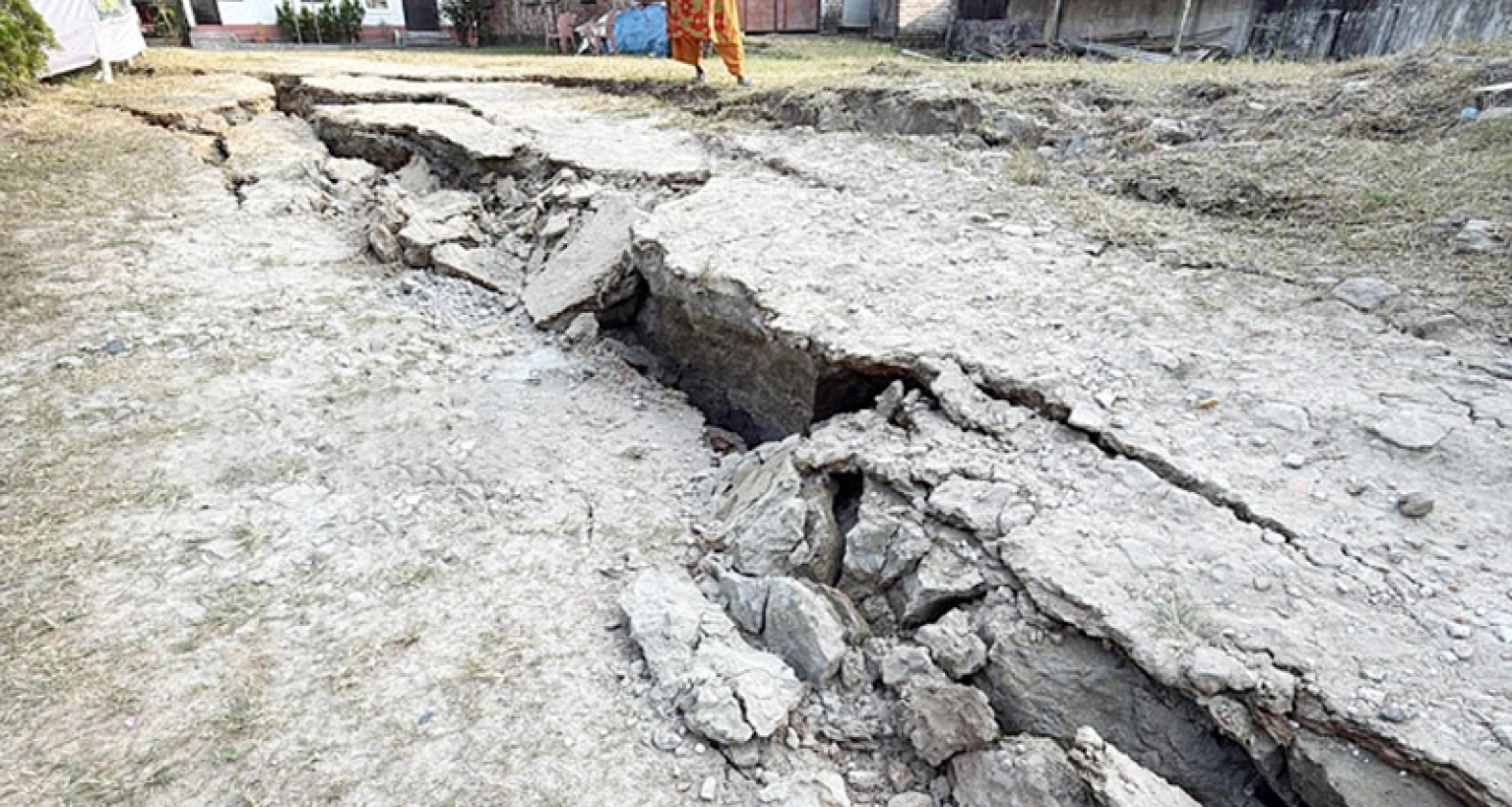 চলতি মাসেই আরো ২০ বার ভূমিকম্প হতে পারে: বুয়েট অধ্যাপক