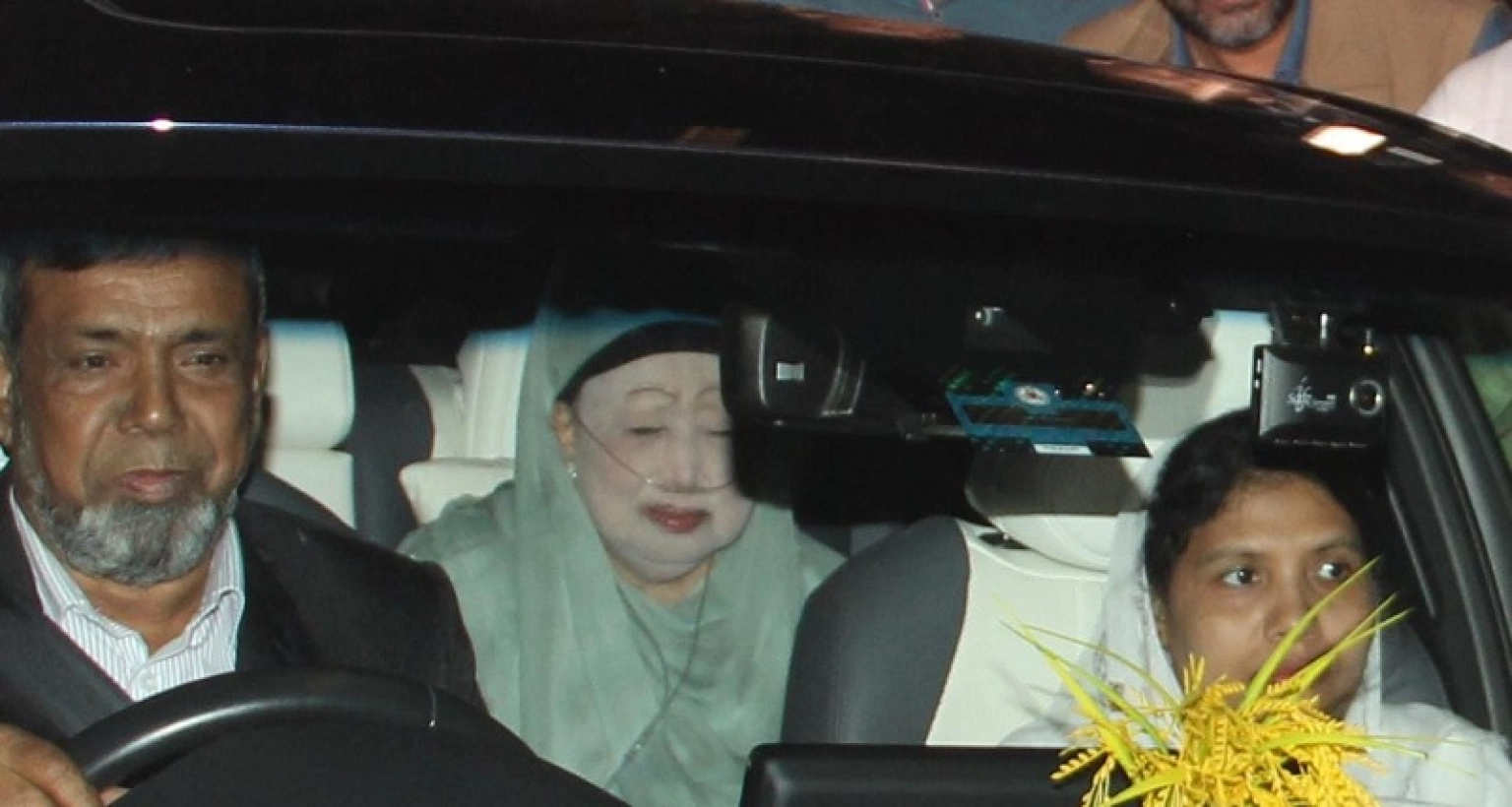 হাসপাতালে নেওয়া হচ্ছে খালেদা জিয়াকে