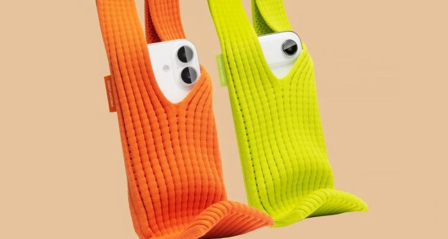 জানেন কত দাম মোজার মতো দেখতে অ্যাপলের ‘আইফোন পকেট’ এর?