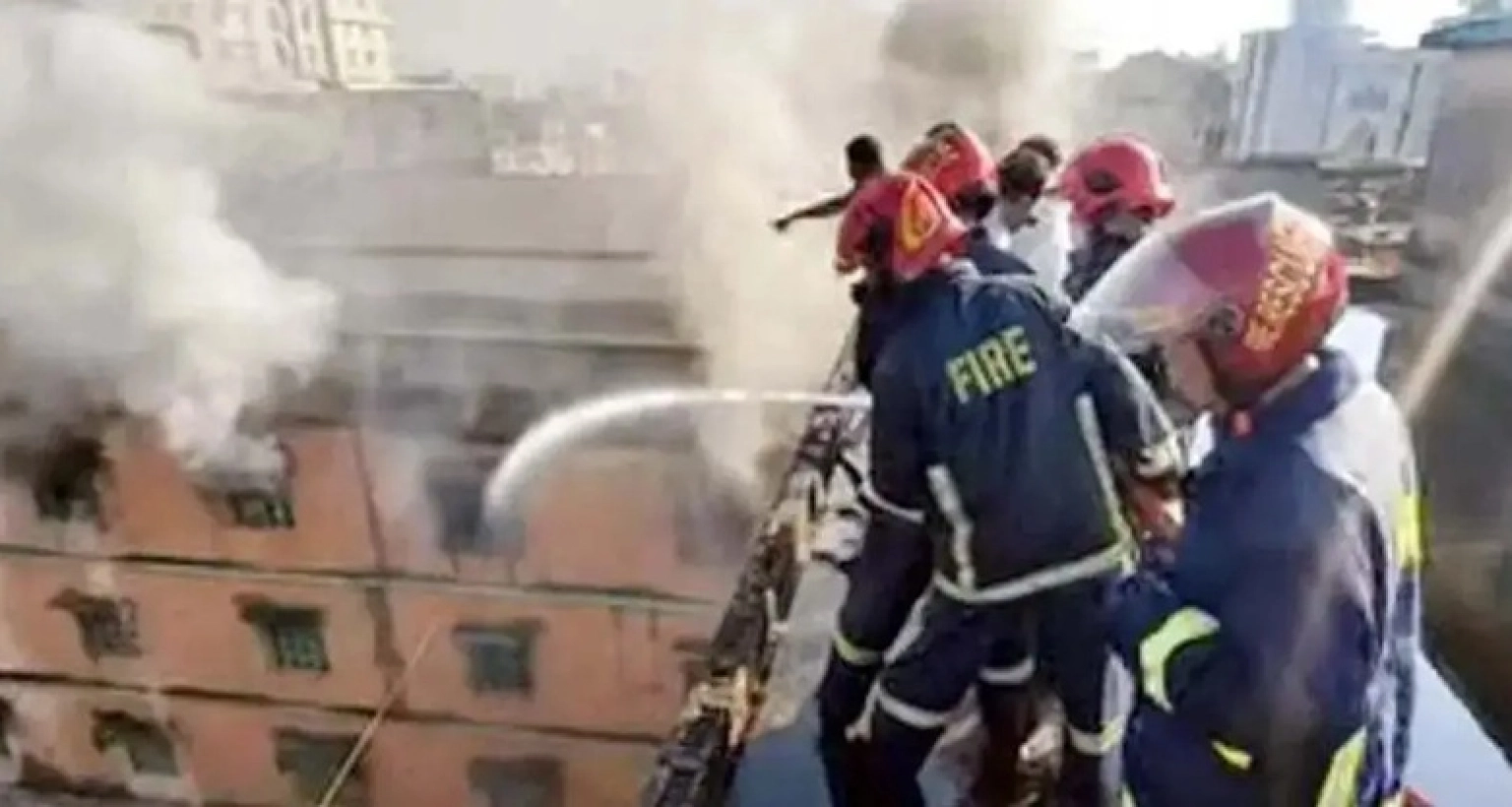 কম্বলের গোডাউনে আগুন, নিয়ন্ত্রণে ৭ ইউনিট