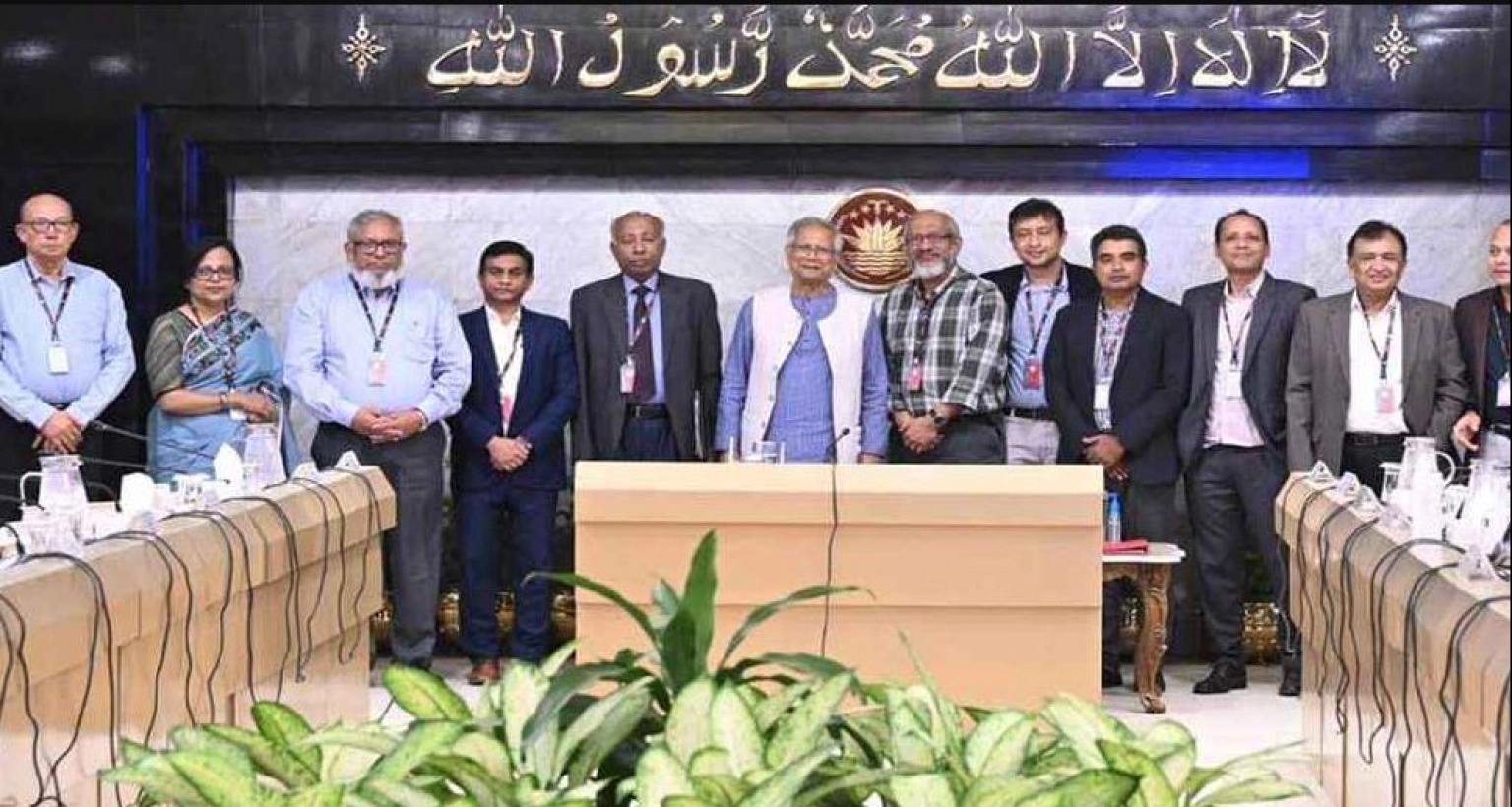 জরুরি বৈঠকে যে নির্দেশ প্রধান উপদেষ্টার