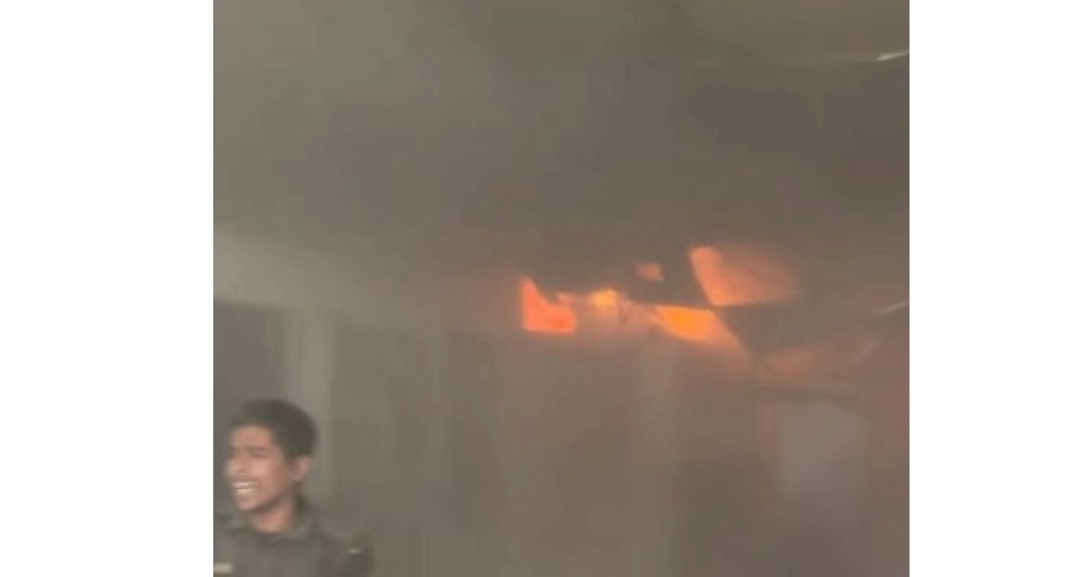 শাহবাগে  বাংলাদেশ মেডিকেল বিশ্ববিদ্যালয়ে আগুন