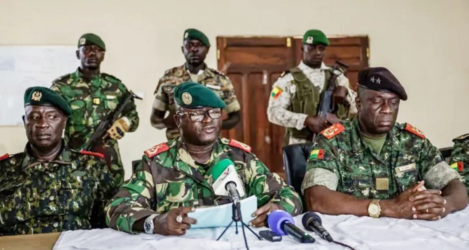 ক্ষমতা দখল করল সেনাবাহিনী, গ্রেপ্তার গিনি-বিসাউয়ের প্রেসিডেন্ট