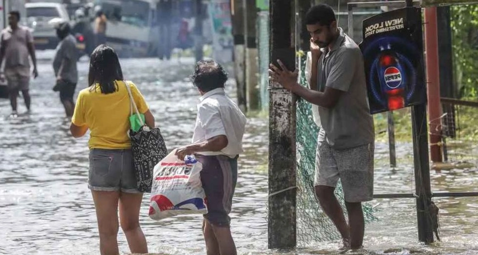 ভয়াবহ দুর্যোগের মুখে পড়েছে শ্রীলঙ্কা, ৪৪ জনের মৃত্যু