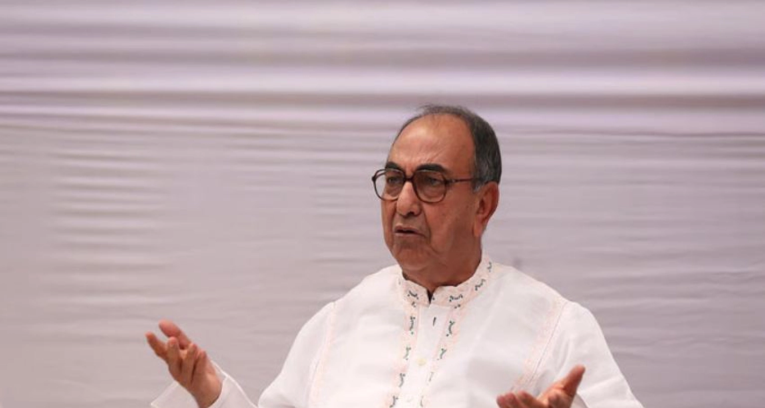 খালেদা জিয়াকে দেখে এসে যে অবস্থা জানালেন মির্জা আব্বাস