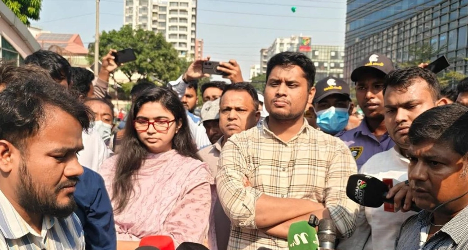 হাসিনার ফাঁসি পর্যন্ত আল্লাহ যেন খালেদা জিয়াকে বাঁচিয়ে রাখে : হাসনাত আবদুল্লাহ