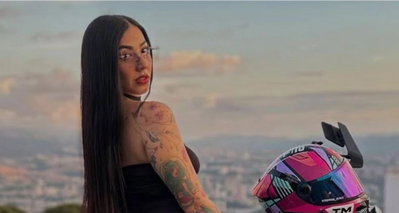 দুই ট্রাকের মাঝখানে পড়ে জনপ্রিয় লেডি বাইকারের মৃত্যু