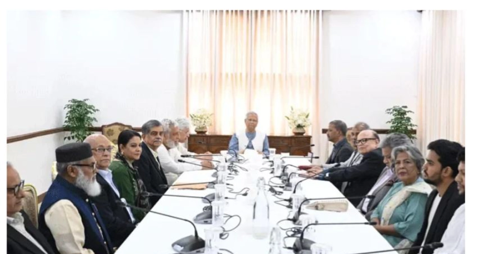 খালেদা জিয়ার জন্য বিশেষ সভা ডেকে জাতির কাছে দোয়া চাইল উপদেষ্টা পরিষদ